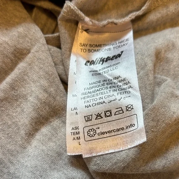 Edikted Care Label Gray Color Top - size Small - Picture 8 of 9